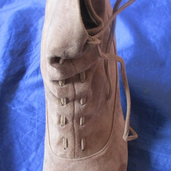 CALVIN KLEIN BROWN SUEDE HIGH HEEL ANKLE BOOT-NEAR MINT-SIZE 8 M-STILETTO HEEL - Picture 7 of 9